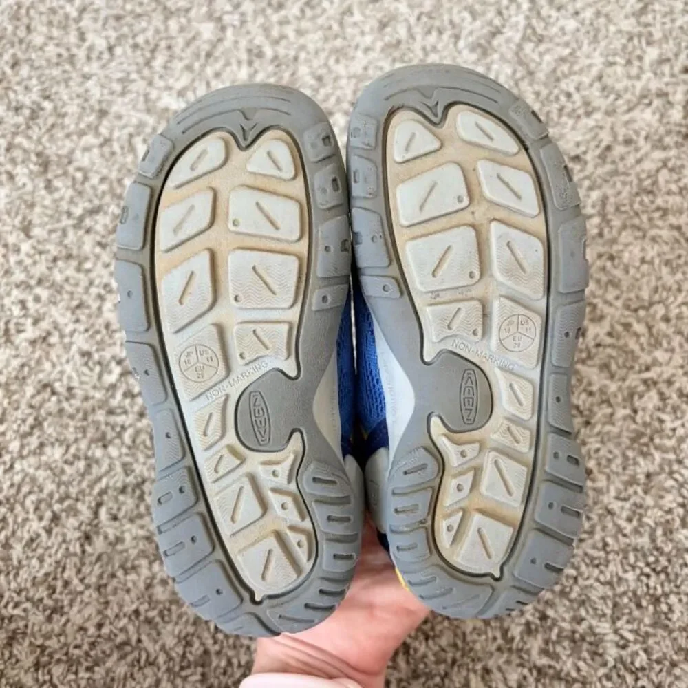 Size 11 / Toddler Boy KEEN Sneakers